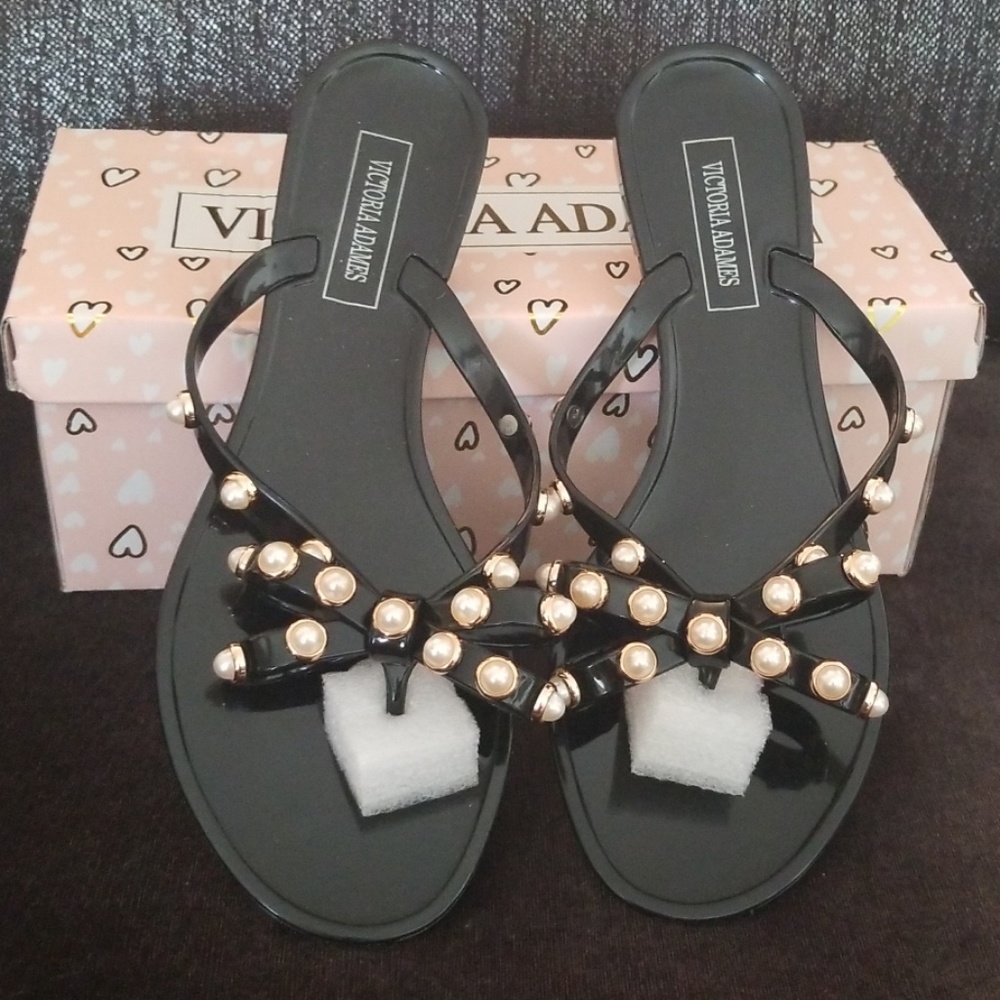Victoria Adames Sandals in Black - Picture 2 of 8
